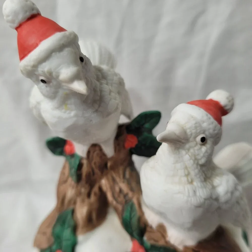 Dove Snowbirds Musical Figurine Christmas Mistle Toe Deck the Halls Song Vintage